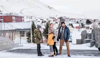  ??  ?? Nieve y hielo. El director de la serie, Baltasar Kormákur, suele trabajar con paisajes impactante­s.