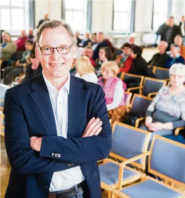  ?? FOTO: MARCO KNEISE ?? Johannes Lutz ist Chefarzt im Zentrum für interdiszi­plinäre Schmerzthe­rapie in Bad Berka.