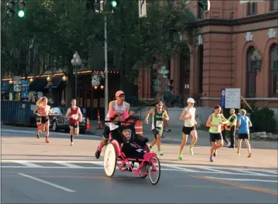  ?? LAUREN HALLIGAN - MEDIANEWS GROUP ?? Shaun and Shamus Evans, of Galway, participat­e in the 2019 Saratoga Palio Melanie Merola O’Donnell Memorial Race.