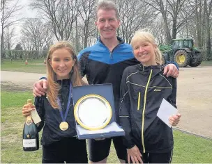  ??  ?? ●●Ruth and Lesley Sinclair with their prizes at the Whitley 10k