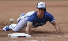  ?? RICHARD LAUTENS/TORONTO STAR ?? Ex-Yankee Rob Refsnyder beats the pickoff throw to first base after entering the game as a pinch-runner for the Jays in the ninth inning on Saturday.