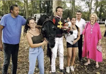  ?? - Crédits : A.L ?? Mme Dutau pour la remise du « Trophée Jacques Dutau »