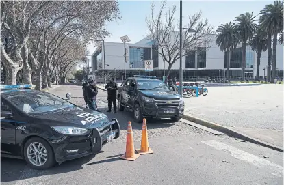  ?? Fotos de marcelo manera ?? Con más custodia, cerraron el acceso vehicular al Centro de Justicia Penal