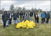  ?? ?? Lethbridge College biology students taking part in Coulee Cleanup.