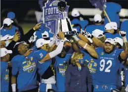  ?? JOHN LOCHER — THE ASSOCIATED PRESS ?? San Jose State players celebrate after defeating Boise State for the Mountain West championsh­ip on Saturday in Las Vegas.