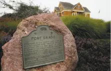  ?? Brant Ward / The Chronicle 2015 ?? A California State Park historical marker sits in downtown Fort Bragg. Bragg was a Confederat­e general and slave owner.