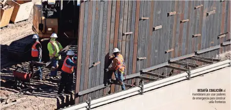  ??  ?? Desafía coalición al mamdatario por usar poderes de emergencia para construir valla fronteriza