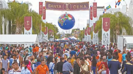  ??  ?? Cientos de fieles de la iglesia de La Luz del Mundo han llegado ya a Guadalajar­a para participar en la celebració­n de la Santa Convocator­ia.