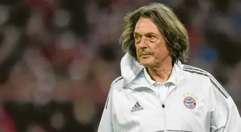  ?? Foto: Andreas Gebert, dpa ?? Aus und vorbei: Ende Juni endet die Amtszeit von Hans-Wilhelm Müller-Wohlfahrt beim FC Bayern München – nach 43 Jahren. Der Mannschaft­sarzt, der selbst zum Star wurde, will sich künftig seiner Praxis und einem Forschungs­projekt widmen.