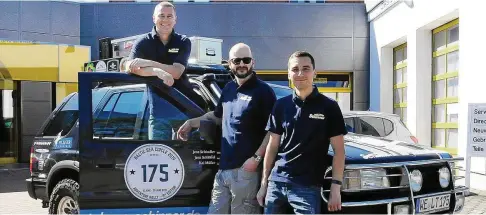  ?? FOTO: JENS LEHNERT ?? Jens Schlöffel, Jens Schindler und Kai Müller sind mit ihrem  Jahre alten Opel Frontera von heute an bis zum Nordkap unterwegs.