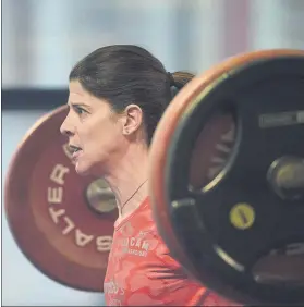  ?? FOTO: EFE ?? Haciendo pesas. Ruth Beitia entrenando, esta semana en Santander de cara al Nacional