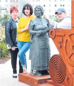  ??  ?? Irene Baxter, Jayne Kelly and Myles McCallum of the Village of Lochee Partnershi­p.