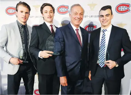  ?? JOHN MAHONEY ?? Guy Lafleur handed out his awards of excellence and merit for 2017-2018 Tuesday. Winners included, from left, Alexandre Alain of the Blainville-Boisbriand Armada, Carl Neill of the Concordia Stingers and William Lemay of the CÉGEP de Saint-Hyacinthe Lauréats.