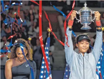  ?? FOTO: AFP ?? Triumph über ein Vorbild, das in der Niederlage keines war: Naomi Osaka (rechts) nach ihrem US-Open-Finalsieg gegen Serena Williams.