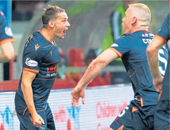  ?? Pictures: SNS ?? Above: Peter Pawlett celebrates his scrambled winner for Dundee United and, right, is mobbed by his team-mates.