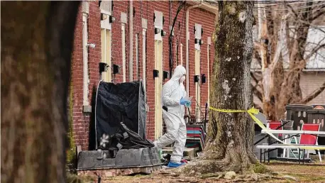  ?? Arnold Gold/Hearst Connecticu­t Media ?? State Police investigat­e a scene on Middle Street in Brooklyn, Conn., where three people were found dead.