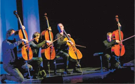  ?? FOTO: THOMAS SIEDLER ?? Quattrocel­li, das sind Lukas Dreyer, Tim Ströble, Matthias Trück und Hartwig Christ, sind nicht vier Comedians, die auch Cello spielen können, sondern vier Cellisten, die viel Humor haben.