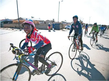  ?? / Photos / Bongiwe Mchunu ?? The Vutta Cycling Club in Daveyton encourages youngsters to cycle and live a healthy lifestyle, while it also keeps them off the streets.