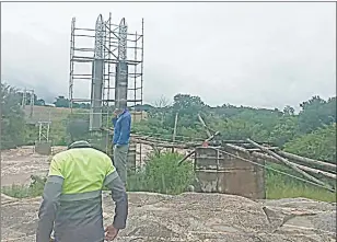  ?? (Courtesy pics) ?? The Phemba foot bridge was extensivel­y damaged following yesterday’s heavy rains.