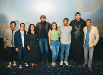  ?? KEVIN RIVAS ?? Juan Luis Guerra compartió con la prensa junto a su equipo de trabajo y la representa­nte de Caribbean Cinemas, Zumaya Cordero.