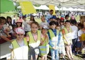  ??  ?? Les CE de l’école Puits de Marin de Rougiers ont été attentifs et heureux de jouer aux différents jeux.