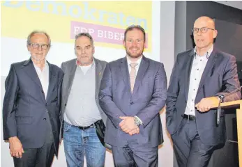  ?? FOTO: GERHARD RUNDEL ?? Gerd Reichert (von links), Alfred Braig und Sebastian Haug (r.) begrüßten den Gastredner, den Landtagsab­geordneten Andreas Glück.