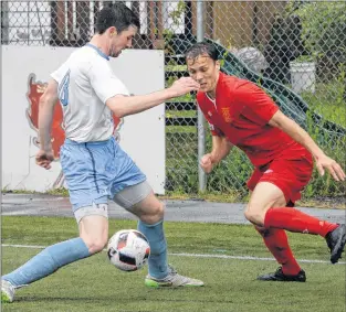  ?? KEITH GOSSE/THE TELEGRAM ?? Feildians’ Ben Collingwoo­d (left) looks to control the ball in front of Jake Warren of Holy Cross during Challenge Cup soccer action at King George V Park in St. John’s Sunday afternoon. The game ended in a 1-1 draw.