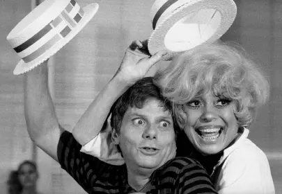  ?? Marty Lederhandl­er, Associated Press file ?? Robert Morse, left, and Carol Channing appear during a rehearsal for the road company production of "Sugar Babies" in New York in 1977. Morse, who won two Tony Awards and later had a recurring role in “Mad Men,” died Wednesday at age 90.