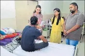  ?? HT FILE ?? Staff members interactin­g with a patient at Swami Vivekanand­a Drugde Addiction and Rehabilita­tion Centre in Amritsar.