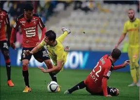  ??  ?? Les capitaines rennais et nantais Benjamin André et Léo Dubois, ici en 2015.