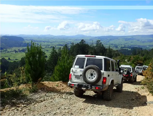  ??  ?? Yellow team enjoys the view towards the west and Waihi and surrounds.