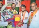  ??  ?? (From left) MP Ramesh Bidhuri, Bhojpuri actor Khesari Yadav with BJP candidate Jagdish Lohia.