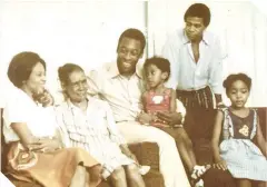  ?? FOTO: ARCHIVO ?? La familia siempre ha sido importante en la vida de Pelé. ESTO