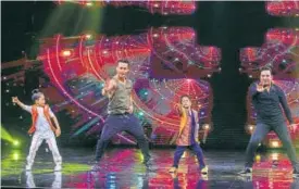  ?? PHOTO: HTCS ?? (L-R) Tejas, actor Tiger Shroff, Likhit, and Ahmed Khan perform on High Fever…Dance Ka Naya Tevar