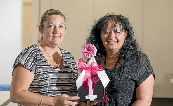  ?? RICKY WILSON/ STUFF ?? The Gift Sisters owner Ngaia Gill, left, and night market organiser Lorraine Eade before the first market in March 2018.