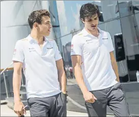  ?? FOTO: MCLAREN ?? Lando Norris y Carlos Sainz
Los pilotos McLaren han aceptado bajarse el sueldo