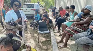  ?? Picture: ZIYANDA ZWENI ?? CHECKING IN: Health MEC Nomakhosaz­ana Meth visits victims of the recent floods in Port St Johns yesterday