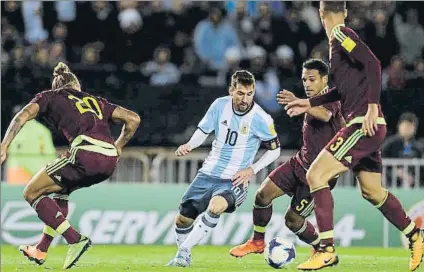  ?? FOTO: AP ?? Líder Leo Messi comandará a su selección en busca de los triunfos ante Perú y Ecuador que sellen por fin la clasificac­ión para el Mundial