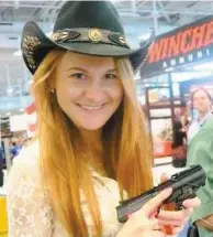  ??  ?? Maria Boutina, 29 ans et adepte des armes à feu, aurait tenté de se rapprocher de la NRA afin d’infiltrer l’appareil politique américain. PHOTO TIRÉE DE TWITTER