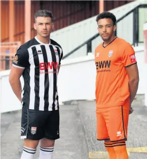  ?? PICTURE: Simon Howe ?? Joe Raynes (left) and Donovan Wilson model Bath City’s new kit for the 2020/21 season
