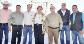  ??  ?? zLa señora Luisa Alejandra Santos Cadena agradeció al alcalde de Saltillo.