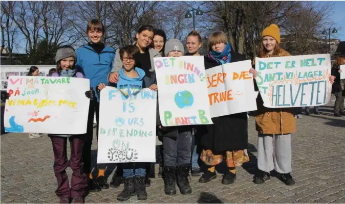  ?? FOTO: MARIA SUNG AE LERVIK ?? Dette er arrangøren­e av Skolestrei­k for Klima i Kristiansa­nd: (f.v.) Synnøve Kilnes, Lea Justine Nesheim, Felix Gupta, Kristin Knutsen, Synne Røisland, Gunnar Thorsen, Oda Sofie Pettersen, Sol Råbu og Lea Regina Miradatter Transeth.