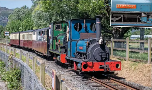  ?? KENNY FELSTEAD ?? An ‘Alice’ in everything but name, Works No. 707
pilots its much larger cousin, Works No. 554
near Porthmadog on June 22 2018.