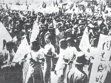  ??  ?? 1932年1月31日­上海市民在劳勃生路（现长寿路）举行抗日大会