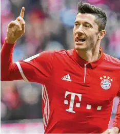  ?? Foto: Tobias Hase, dpa ?? Robert Lewandowsk­i hat einen starken Konkurrent­en verloren. Seinen Ehrgeiz hat das allerdings nicht gebrochen.