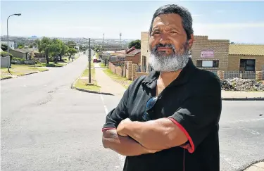  ?? Picture: EUGENE COETZEE ?? PUBLIC SPIRIT: Farouk Jeptha in Helenvale, where he tries to make a difference in the community