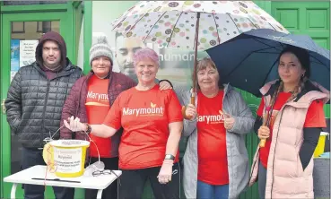  ?? (Photo: Katie Glavin) ?? UMBRELLAS UP - Jason Smyth, Rose Daly, Patty Smyth, Breda and Jade Mannix outside Fermoy Post Office on Friday as they fundraise for Marymount Hospice in memory of PJ Delaney.
