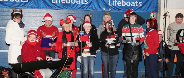  ??  ?? The RNLI choir entertaini­ng the crowds that came to see Santa