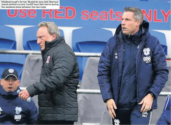  ??  ?? Middlesbro­ugh’s former Bluebirds boss Neil Warnock stands behind current Cardiff boss Neil Harris during the weekend draw between the two clubs