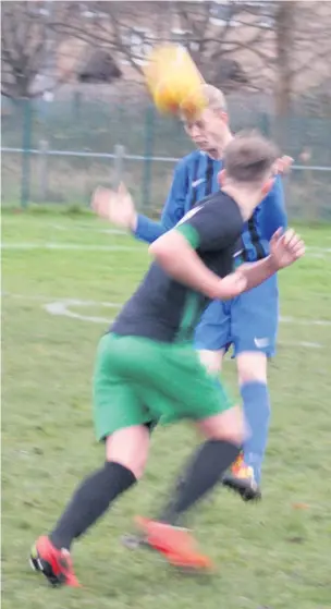  ??  ?? ●●Action from Chorltonia­ns seconds versus Mellor seconds (in blue)